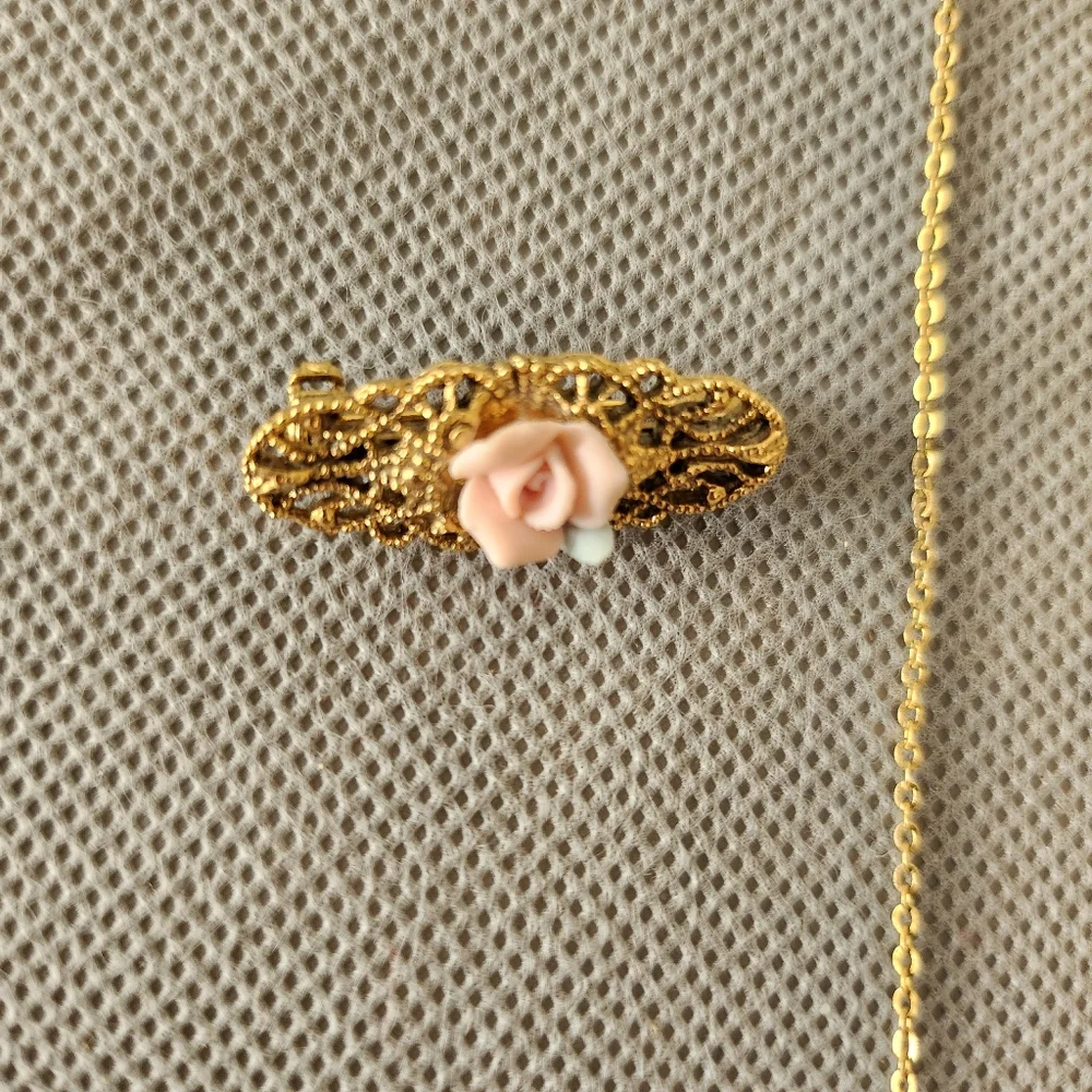 1928 Brand 90s Gold & Porcelain Pink Rose Necklace, brooch & Earring Set - Picture 4 of 7